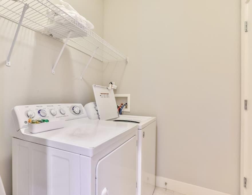 Apartment Spacious 3-story West End | Free Garage Parking For 2 | Walk To Vanderbilt & Music Row Nashville
