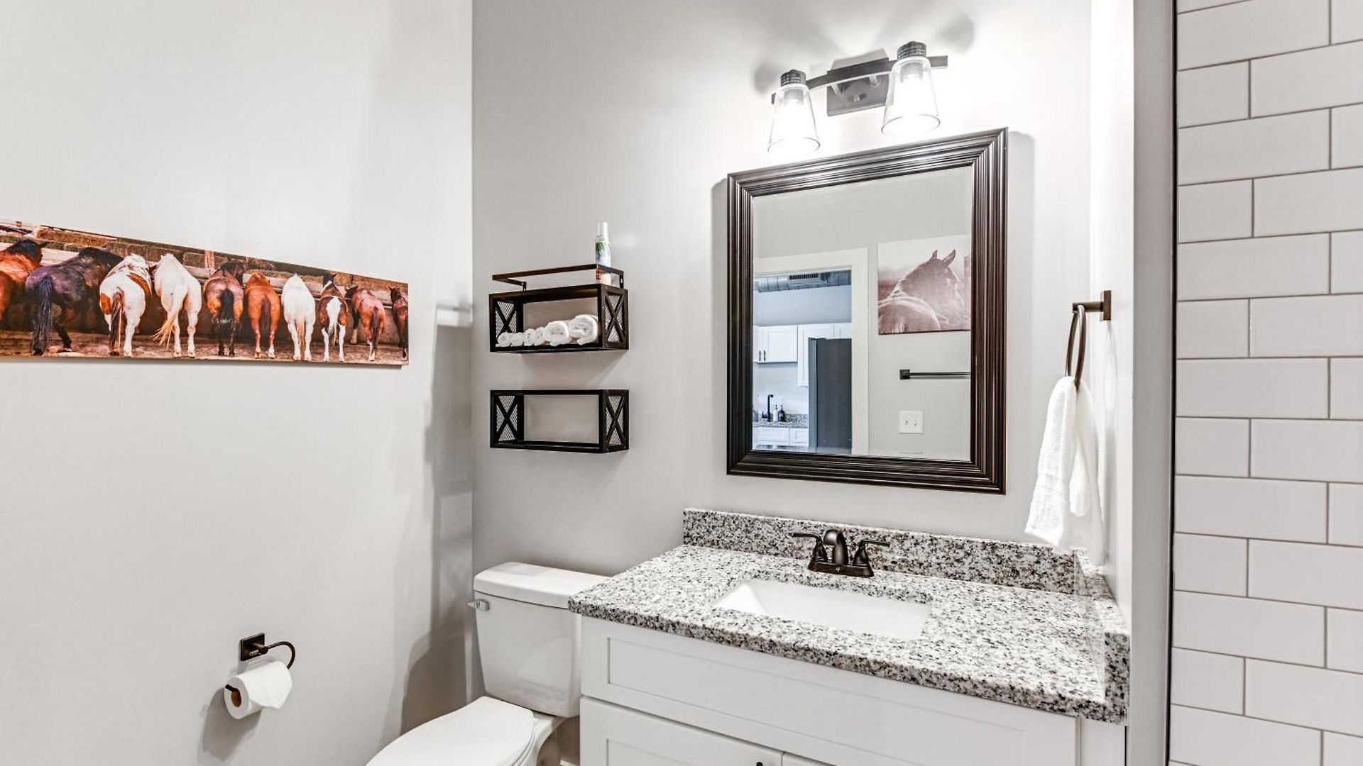 Modern Condo: 5 Mi To Downtown! Holiday home