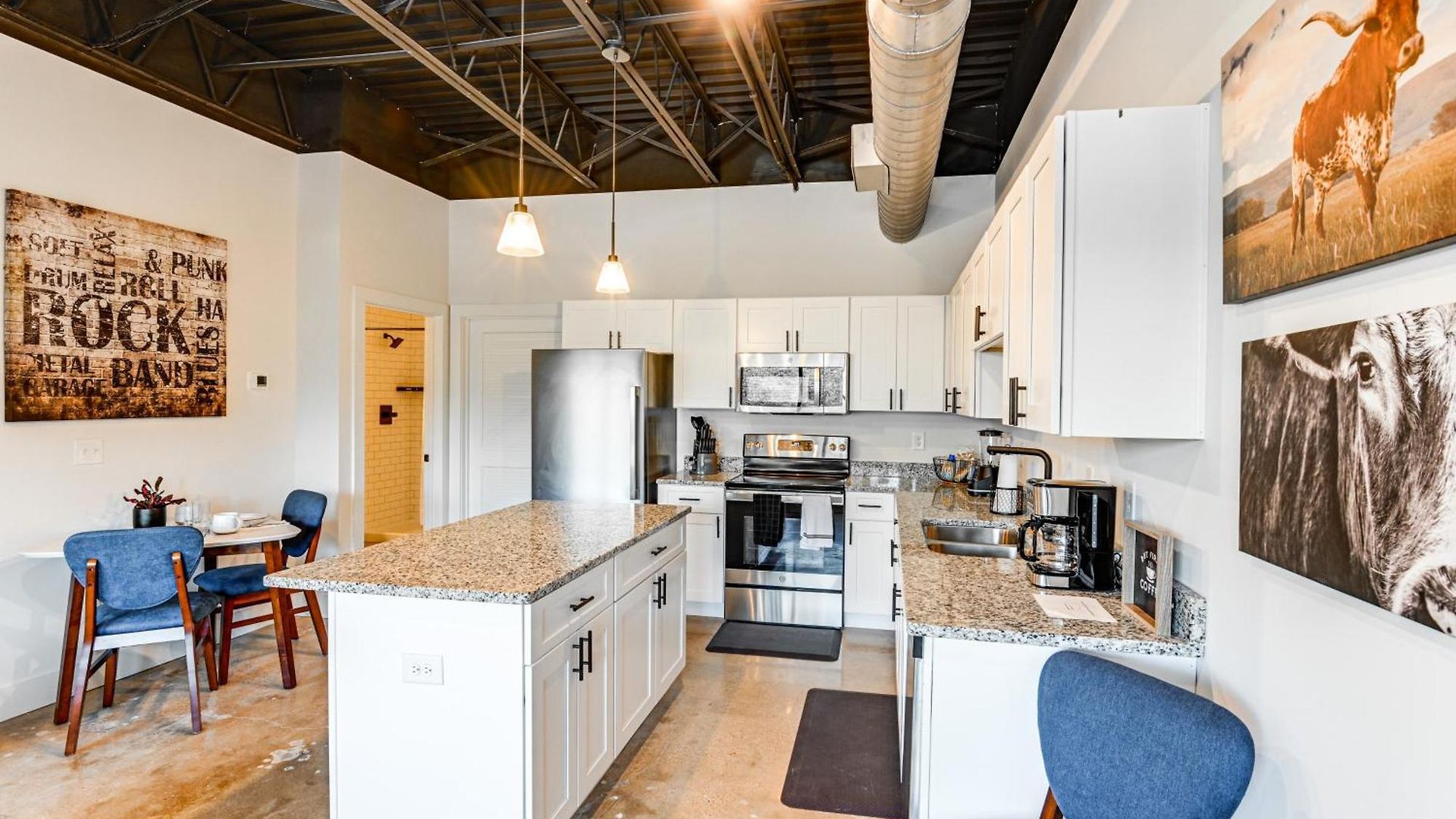 Modern Condo: 5 Mi To Downtown! Holiday home *