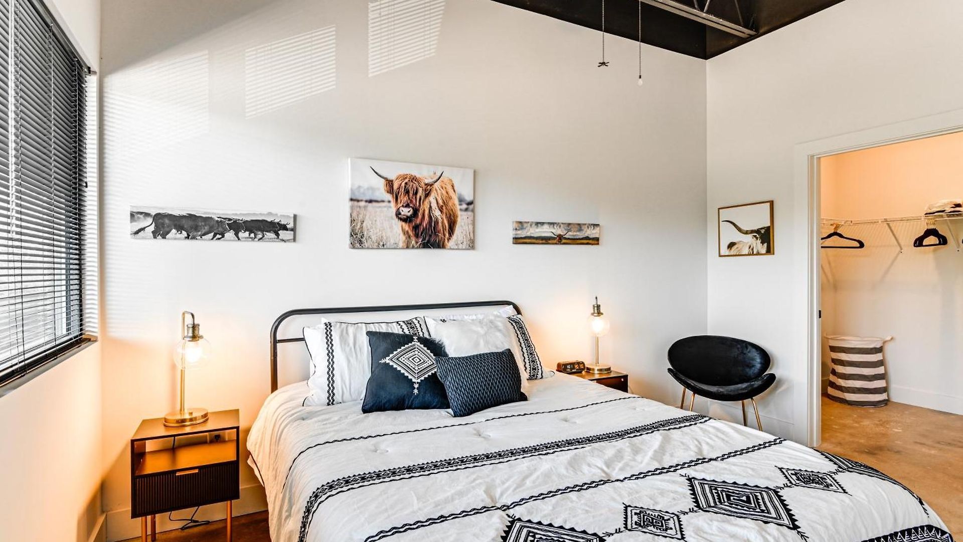 Modern Condo: 5 Mi To Downtown! *
