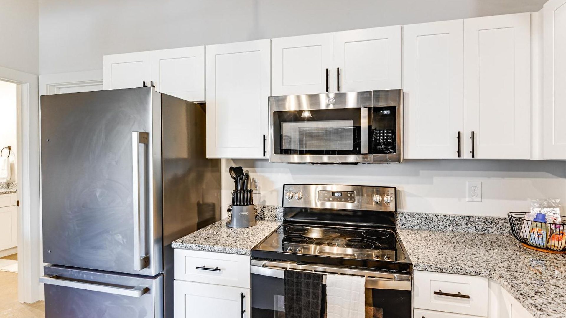 Modern Condo: 5 Mi To Downtown!
