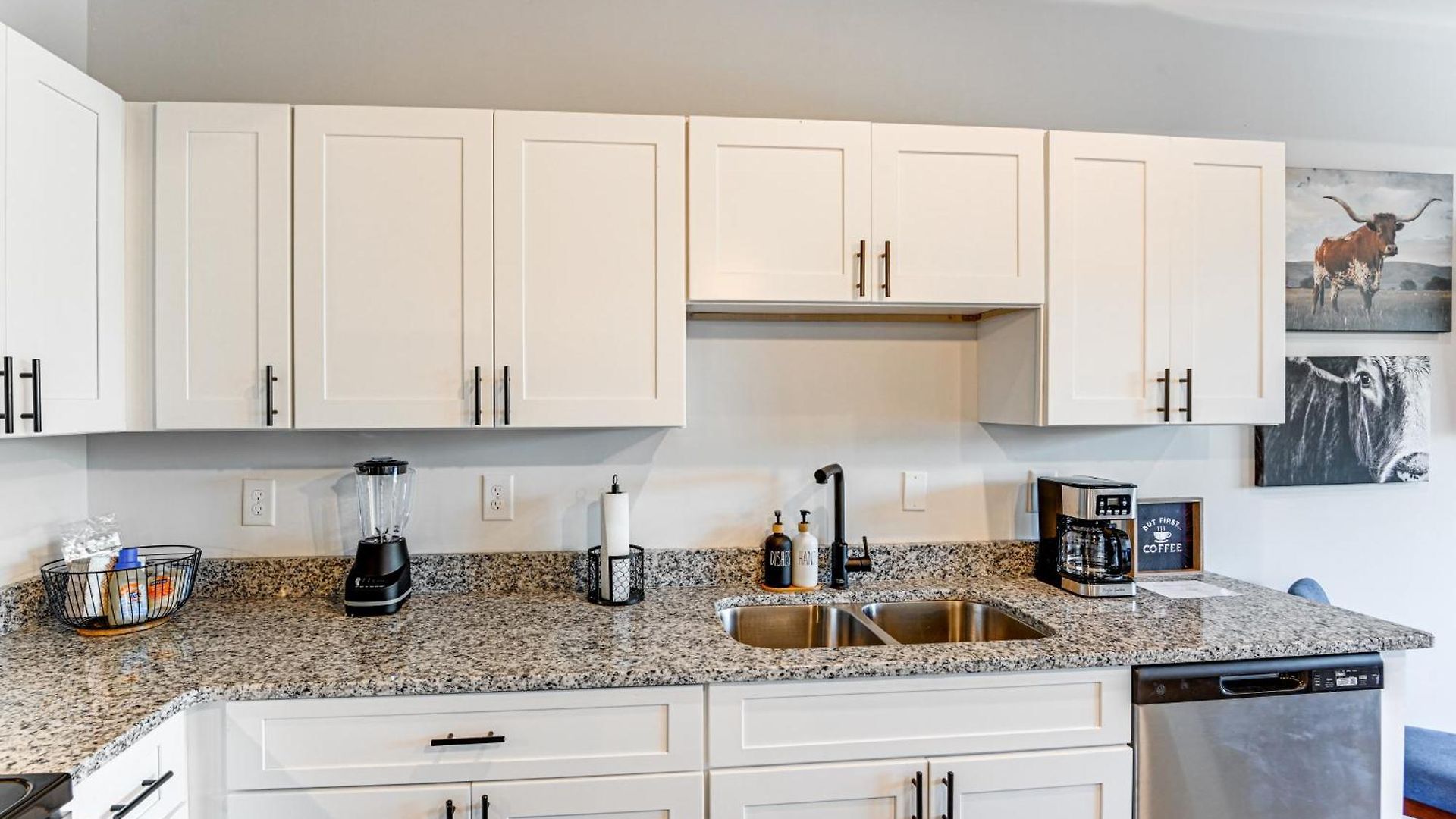 Modern Condo: 5 Mi To Downtown! Holiday home Nashville