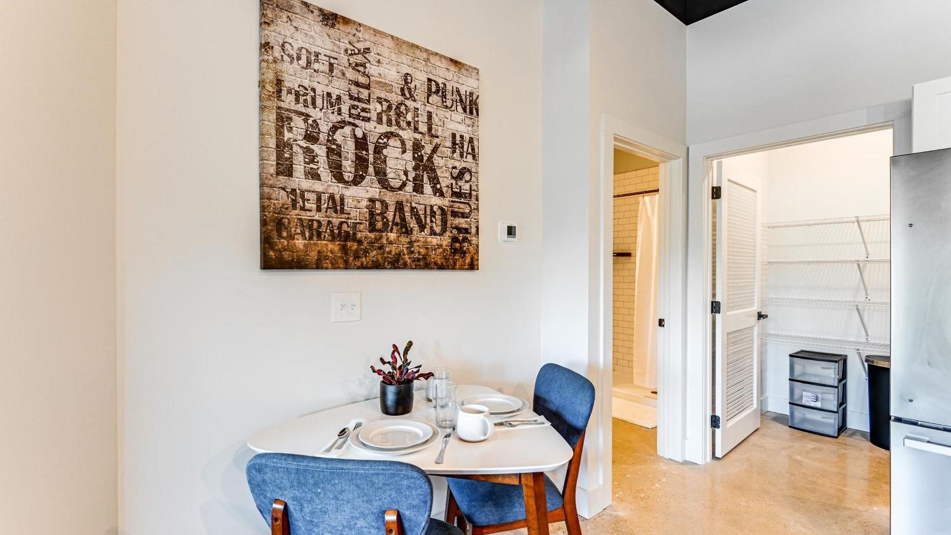 Modern Condo: 5 Mi To Downtown!