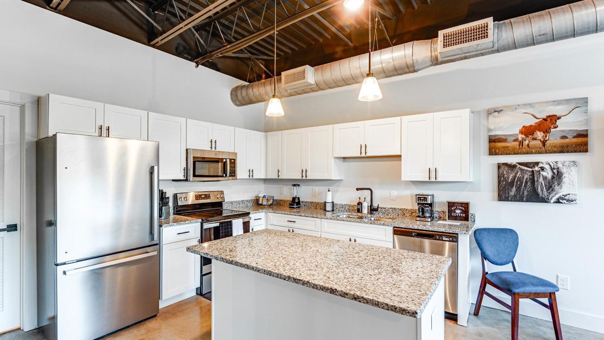 Modern Condo: 5 Mi To Downtown!