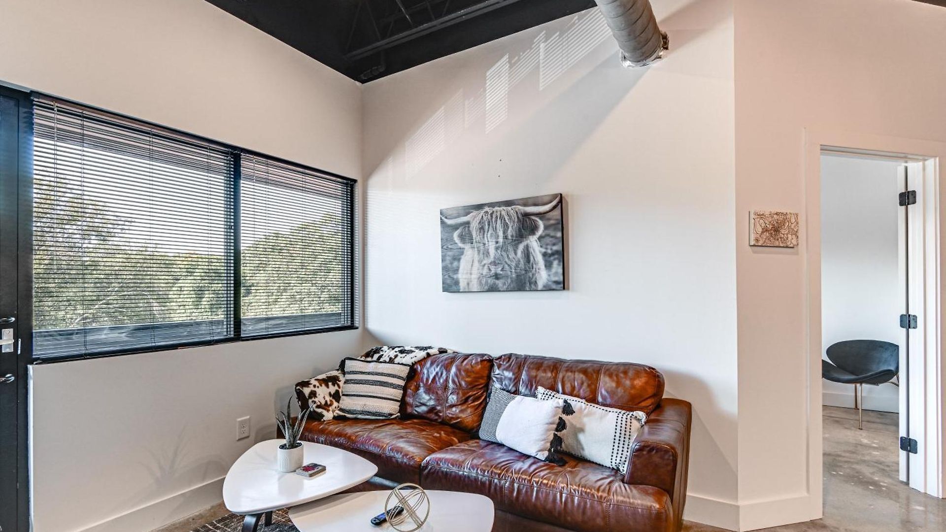 Modern Condo: 5 Mi To Downtown! *