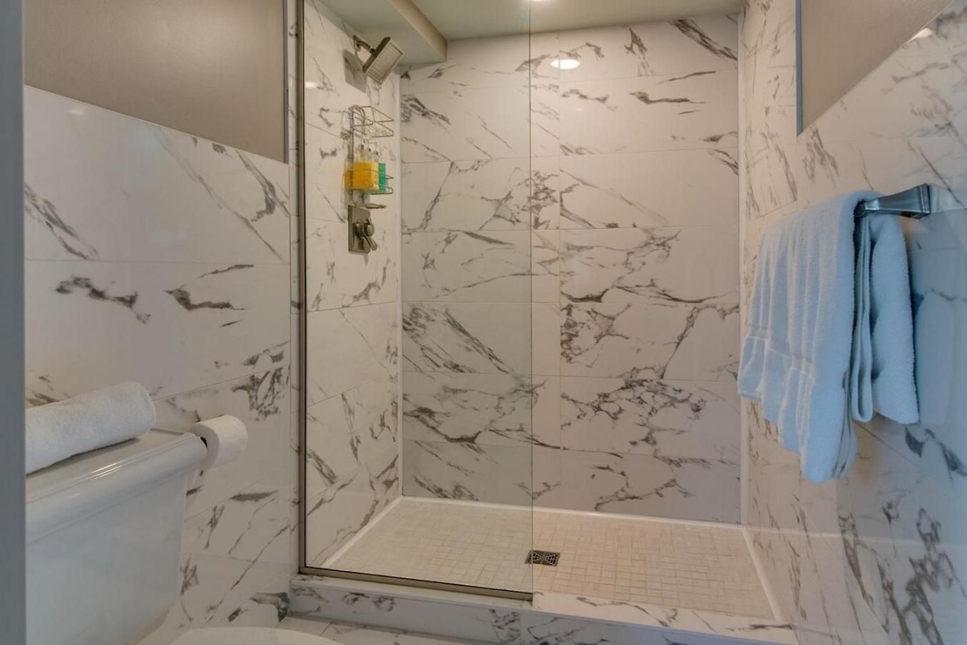 Riverfront Lofts Aparthotel 4*