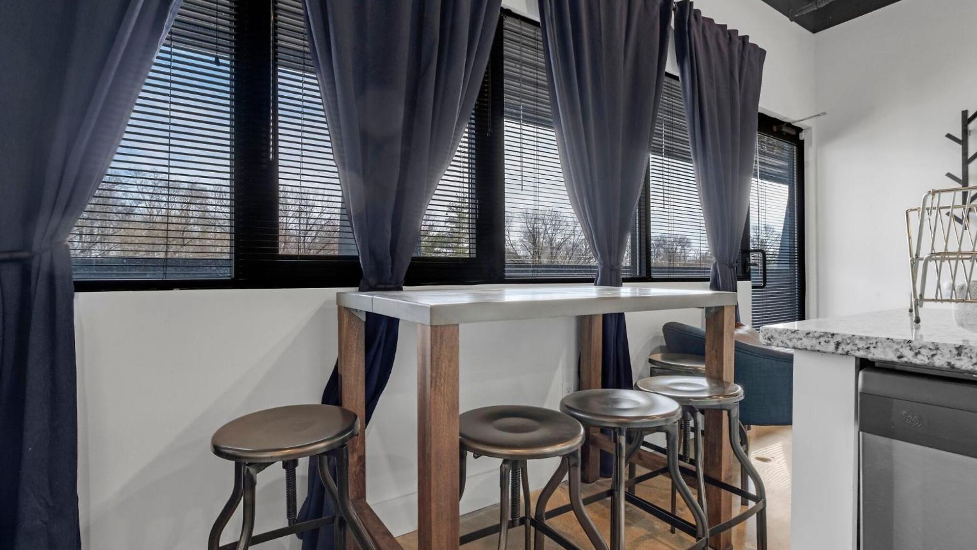 New Sleeps 4 - 7 Mins To Dwtn * Nashville