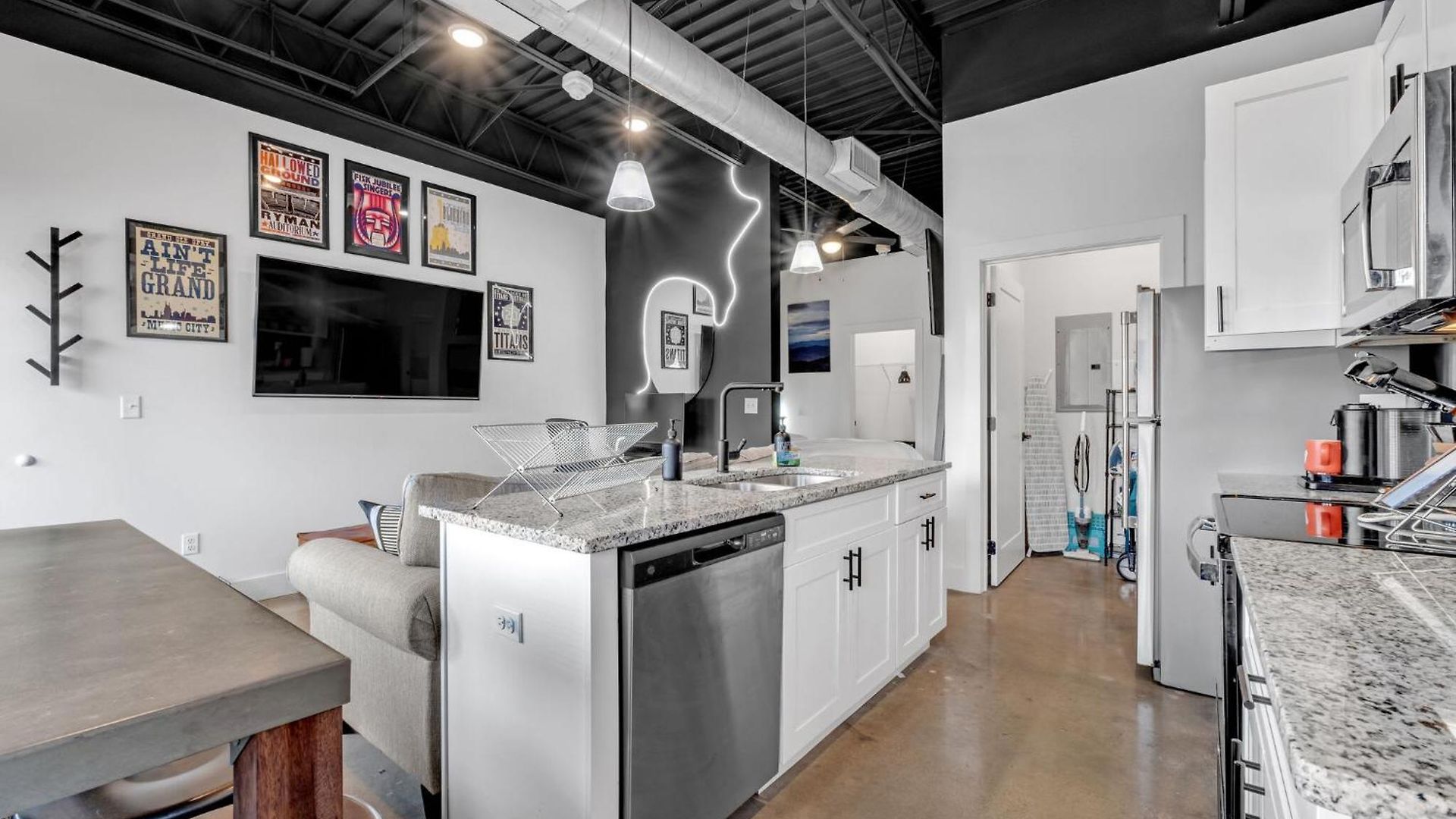 New Sleeps 4 - 7 Mins To Dwtn Nashville