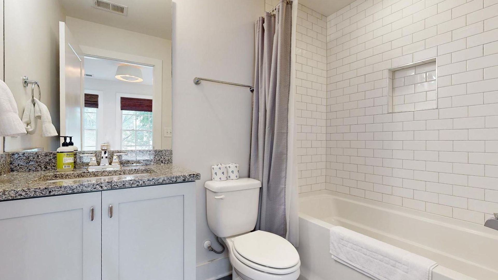 Brick Manor Unit A Holiday home Nashville
