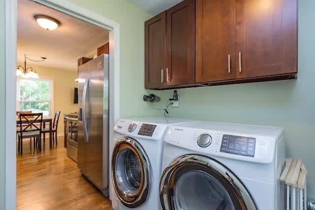 Holiday home 3 Bedroom Only 3 Miles From Downtown *