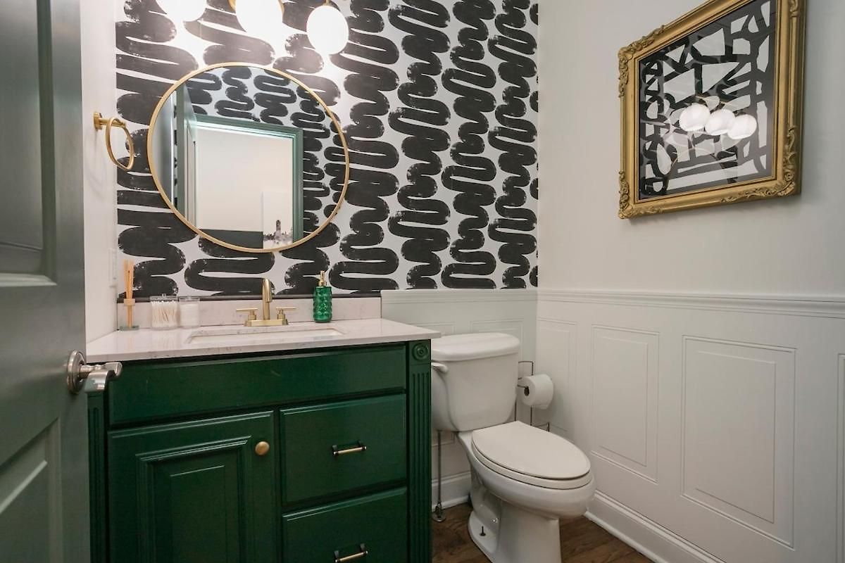 2 Chic Lofts Right On Broadway Strip Sleeps 10 Holiday home
