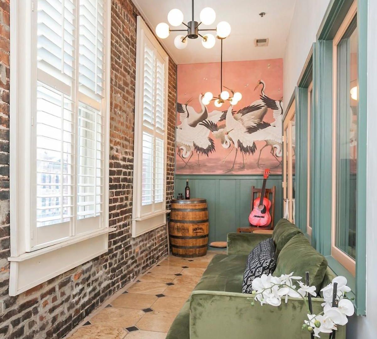 2 Chic Lofts Right On Broadway Strip Sleeps 10 *