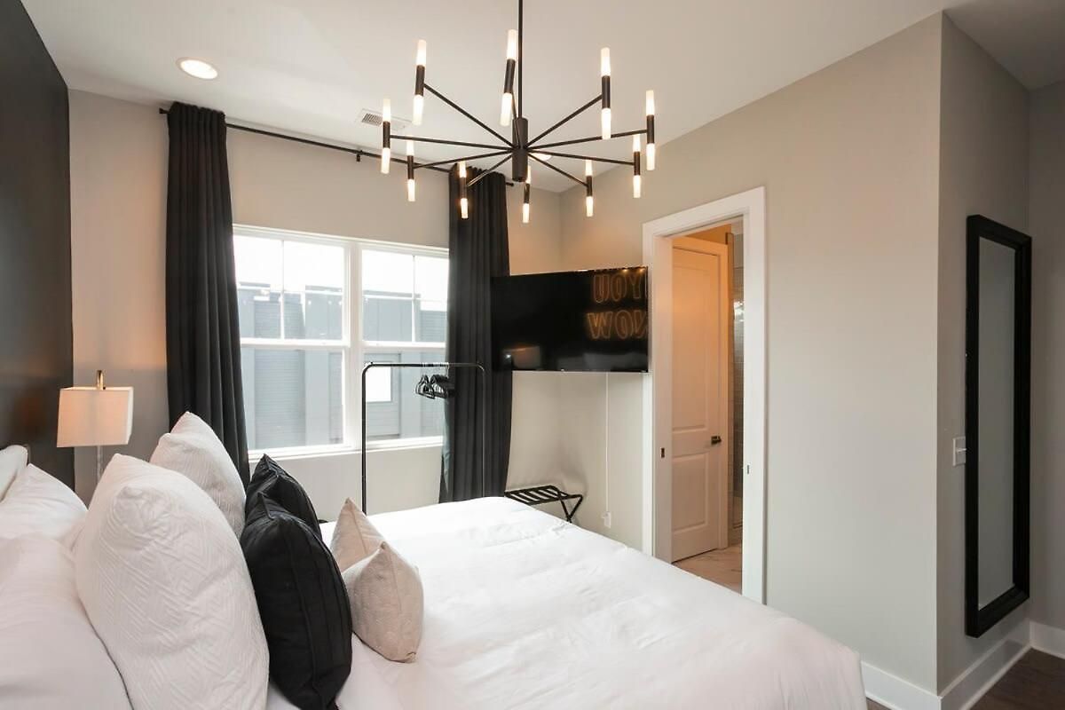 Rooftop Deck And Rec Minutes To Dwntn Holiday home Nashville