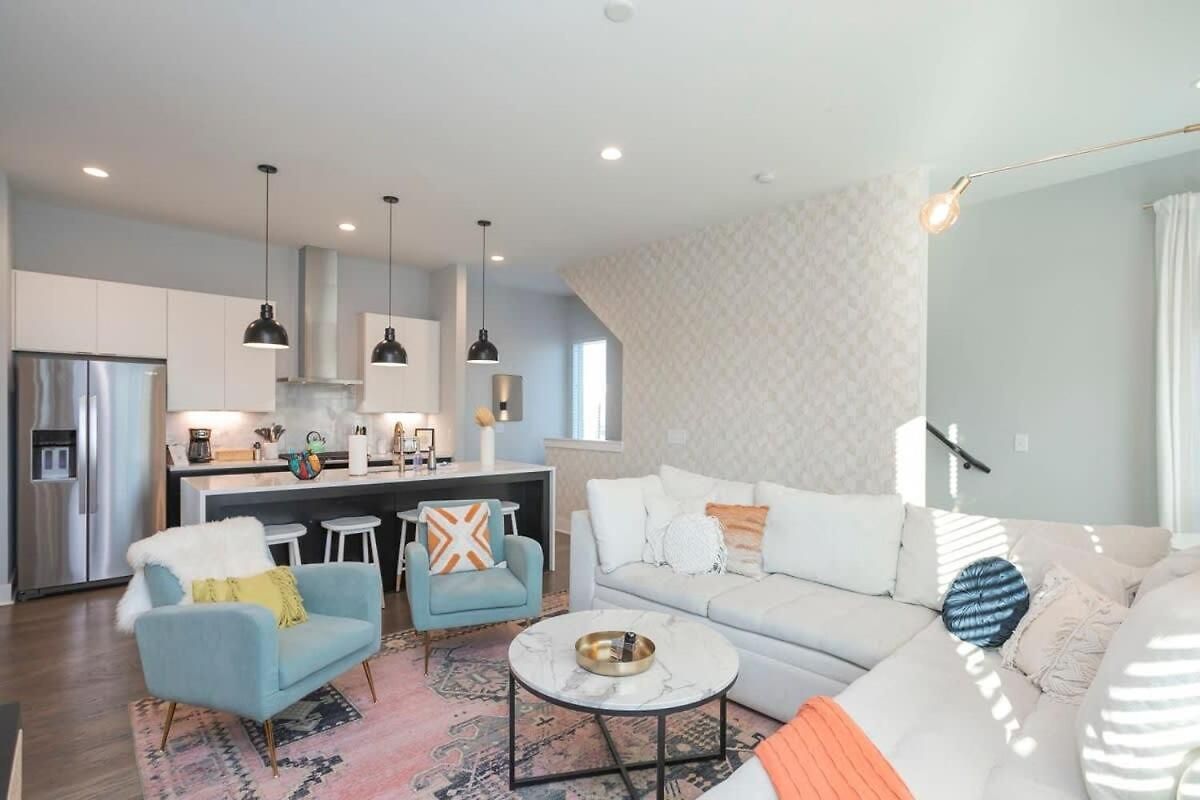 Holiday home 1 Mile To Downtown 4br 4ba W Rooftop Deck