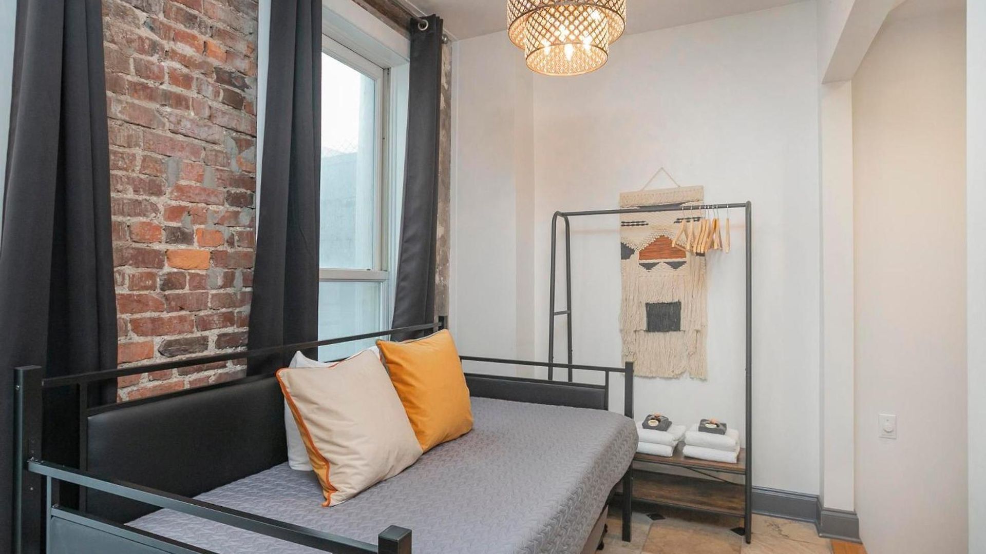 Apartment Loft Literally On Broadway Live Music & Bars *