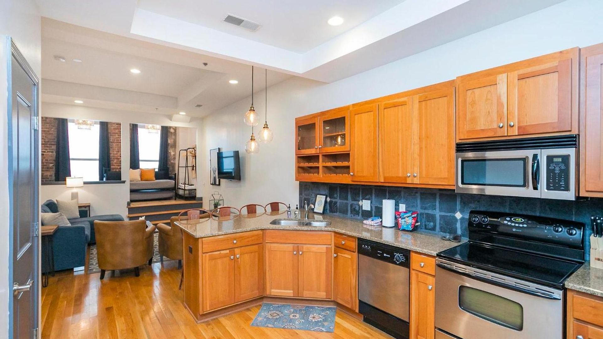 Loft Literally On Broadway Live Music & Bars Apartment *
