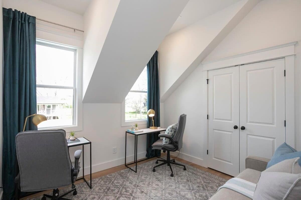 Custom Office Game & Fire Pit Holiday home *