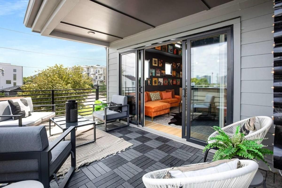 Holiday home Stylish New Gulch Rooftop Deck W Views Nashville
