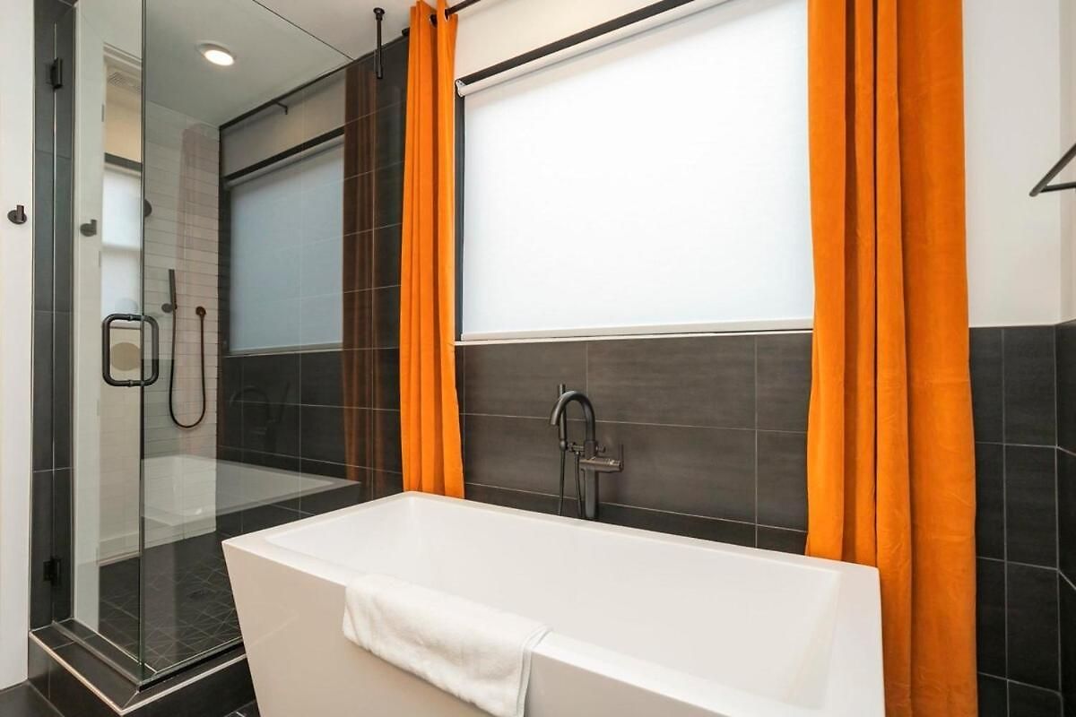 Stylish New Gulch Rooftop Deck W Views Holiday home *