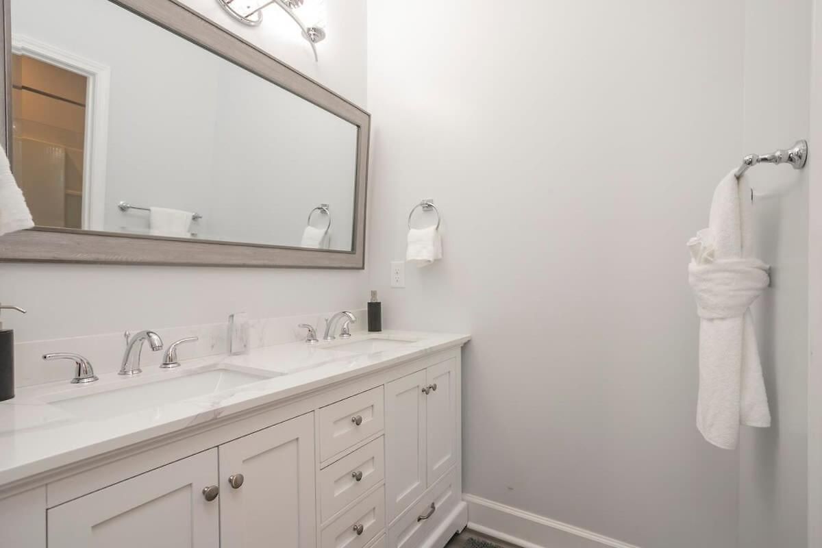 Spacious Only 2 Miles From Downtown * Nashville