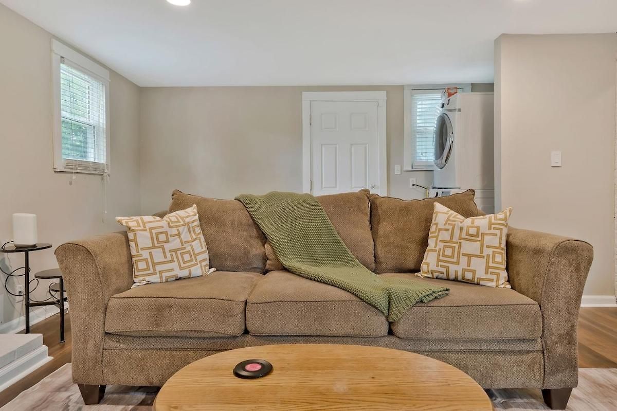 Spacious 3 Bedroom 3 Miles To Dt * Nashville