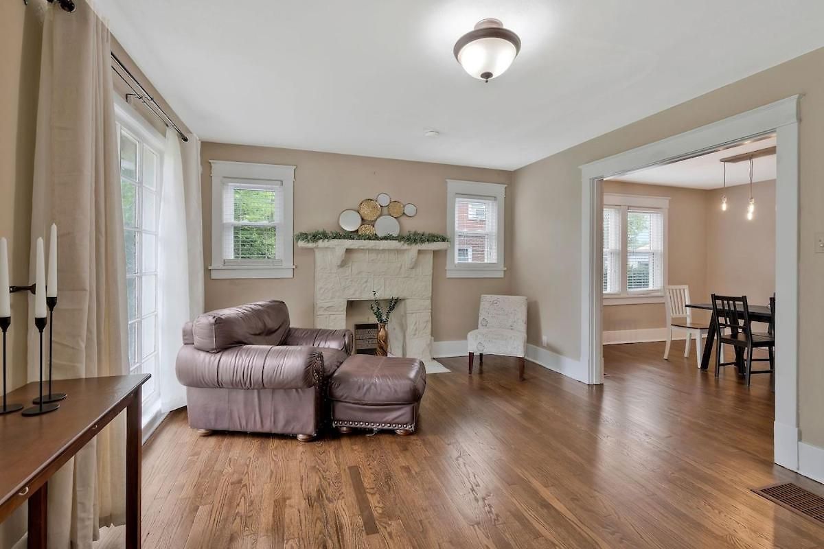 Spacious 3 Bedroom 3 Miles To Dt