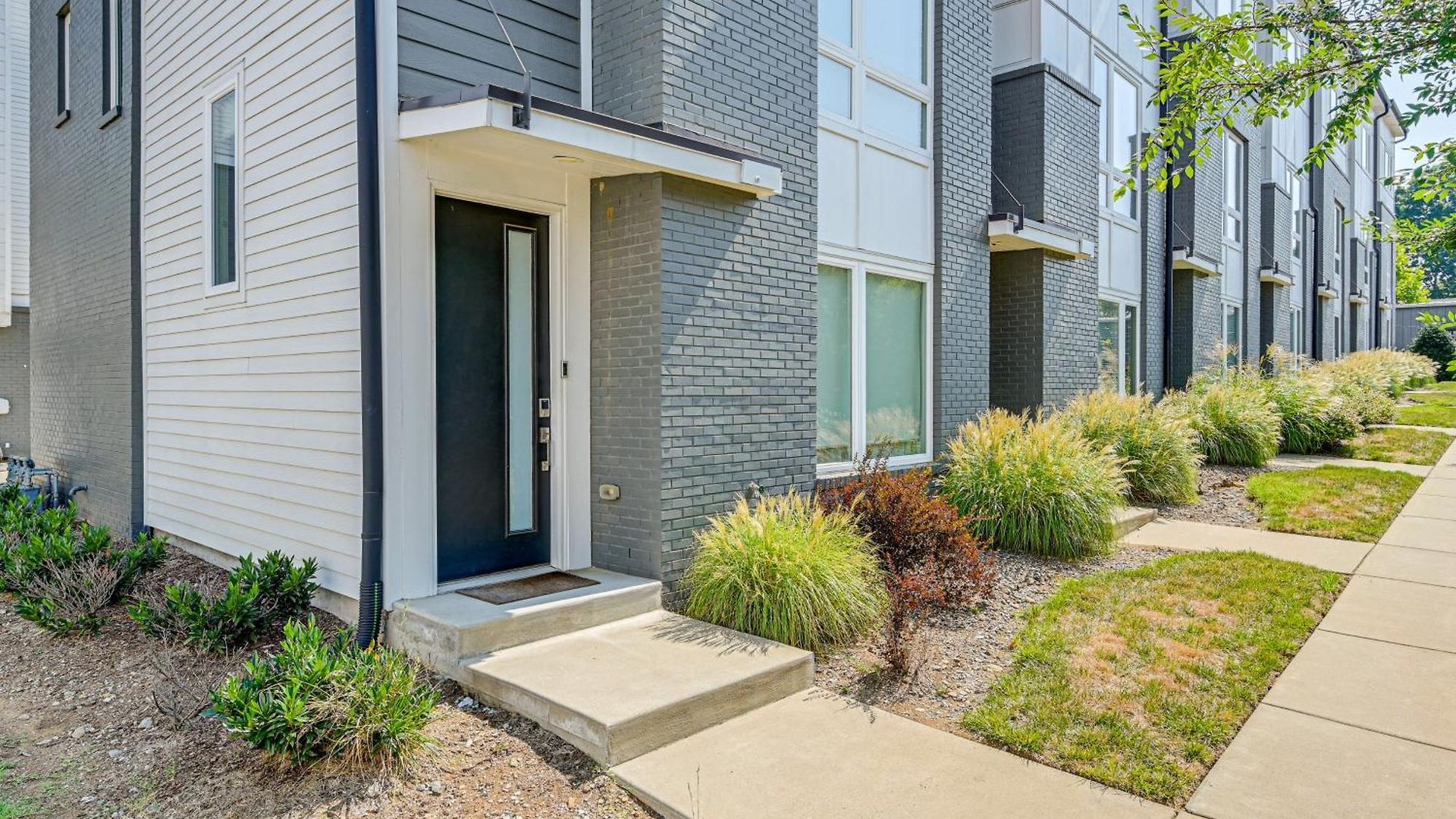 Bright Townhome ~ 5 Mi To Downtown! *