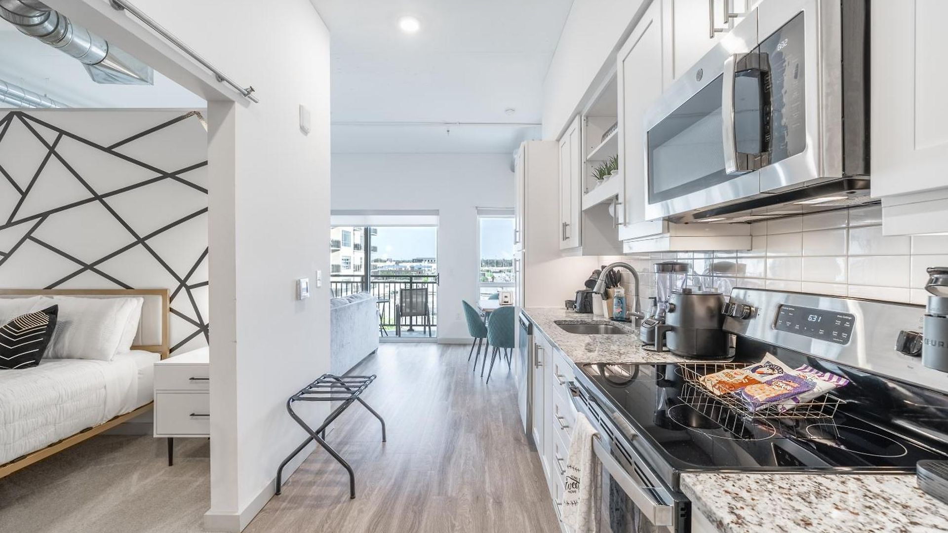 New In Nashville, Pool Gym Rooftop & Laundry 5 Min From Broadway Apartment