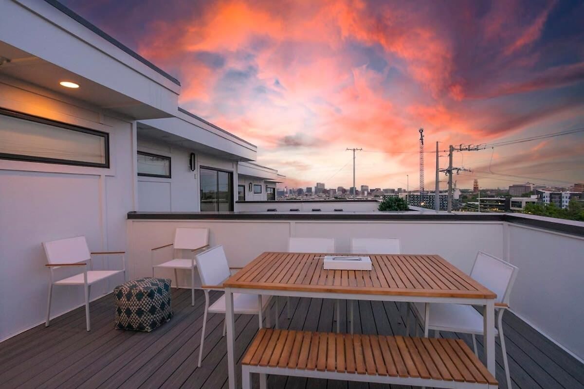 Fabulous Location Walk To Food & Bars Roof Deck *