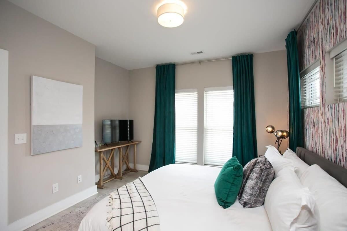 2 Miles To Broadway W Rooftop Deck Grill & Garage *