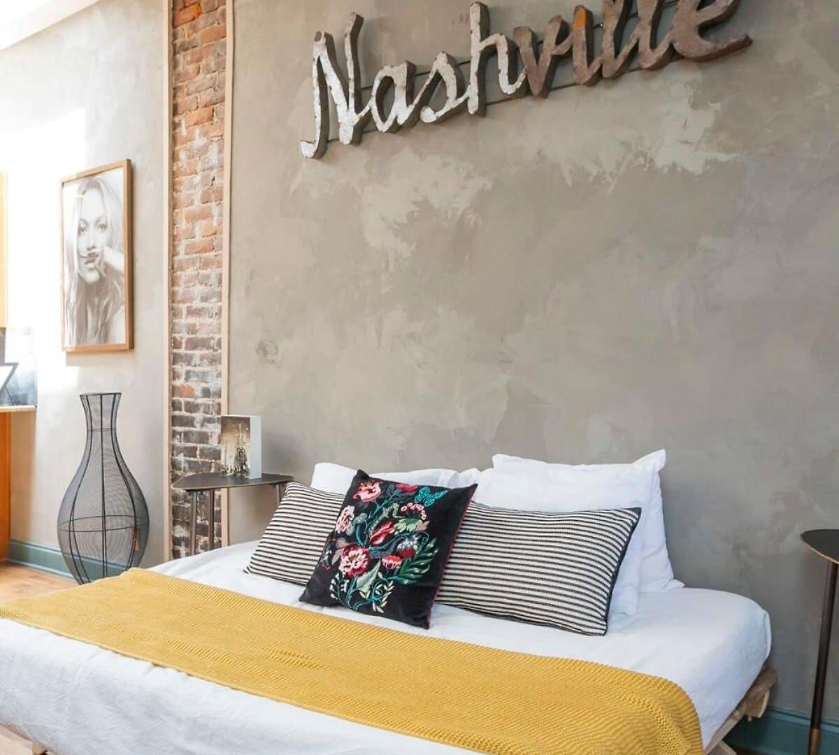Broadway Penthouse Above Live Music & Bars * Nashville