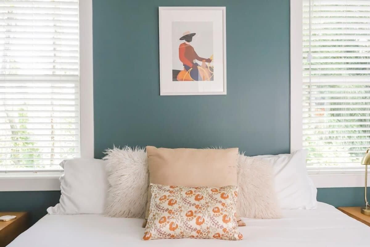 Stylish For 12 8th Ave South 6 Beds