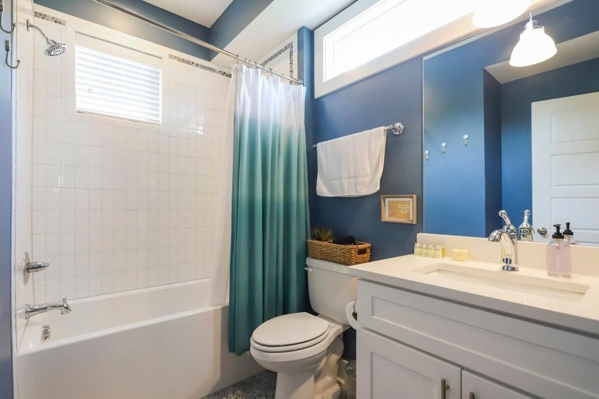 Stylish For 12 8th Ave South 6 Beds Holiday home Nashville