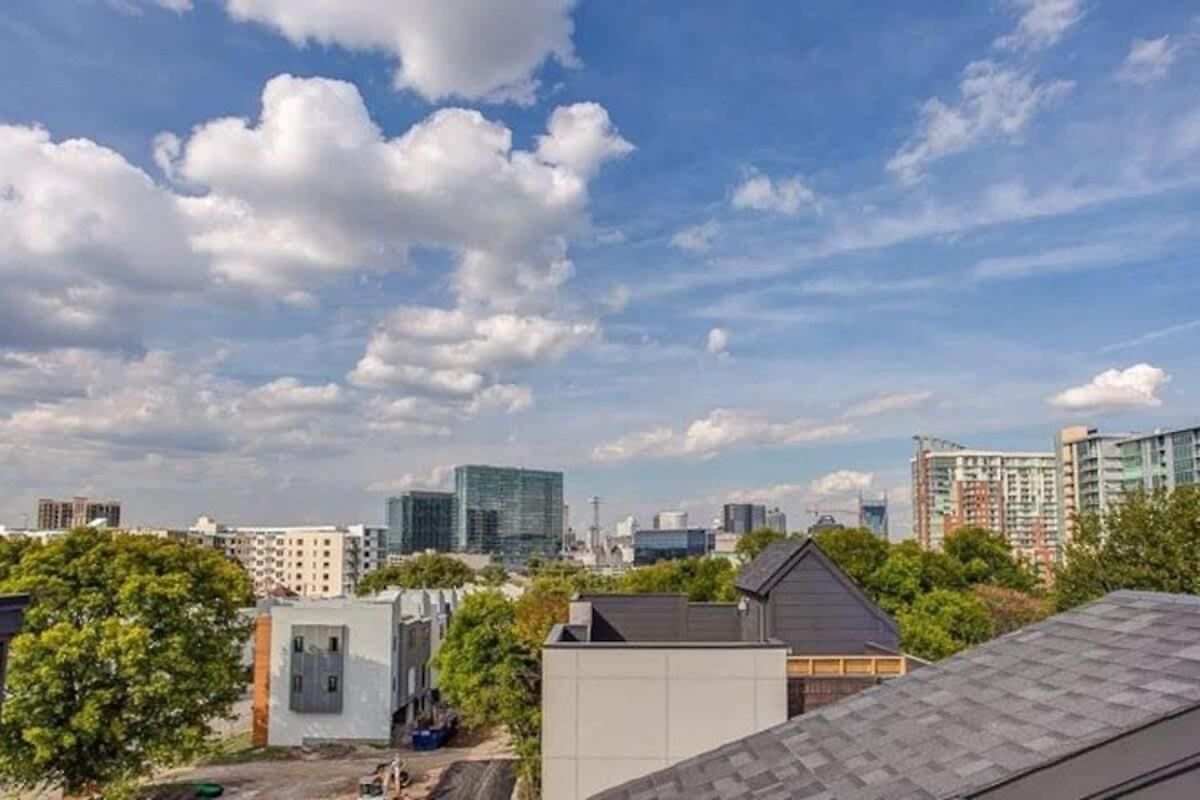 6 Bedroom Gulch Homes, Garages, Rooftops, Walk To Gulch 10 Mins To Broadway, 24 Hour Hospitality Team, Perfect For Groups * Nashville