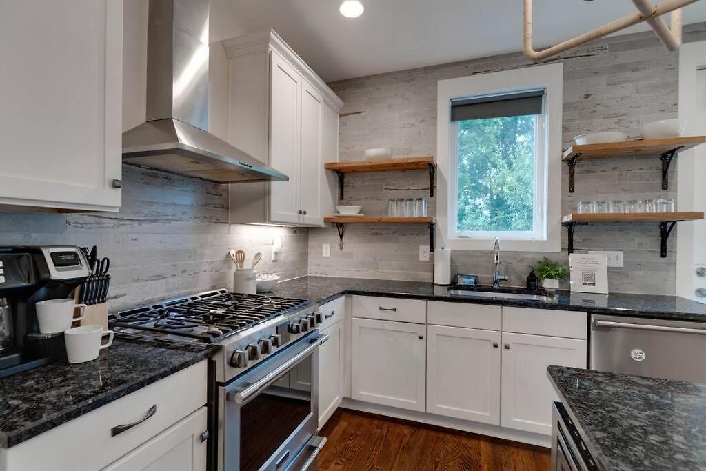 Unforgettable Townhome-close To Broadway-10 Beds! Holiday home