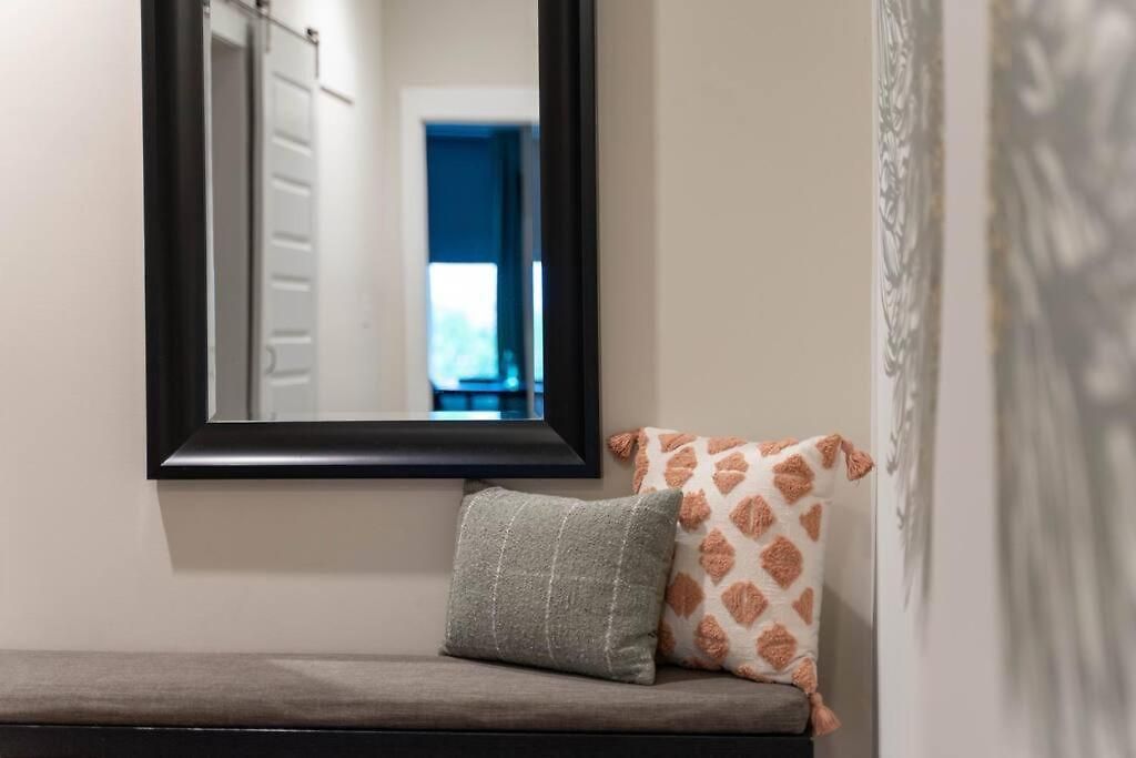 Holiday home Unforgettable Townhome-close To Broadway-10 Beds!