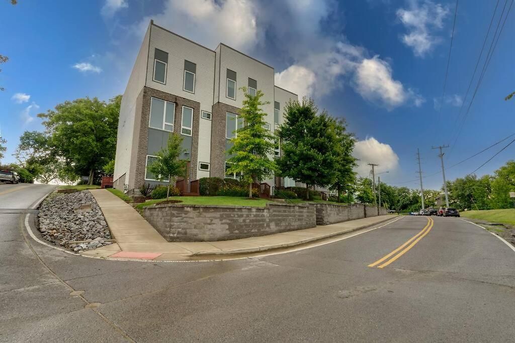 Unforgettable Townhome-close To Broadway-10 Beds! *