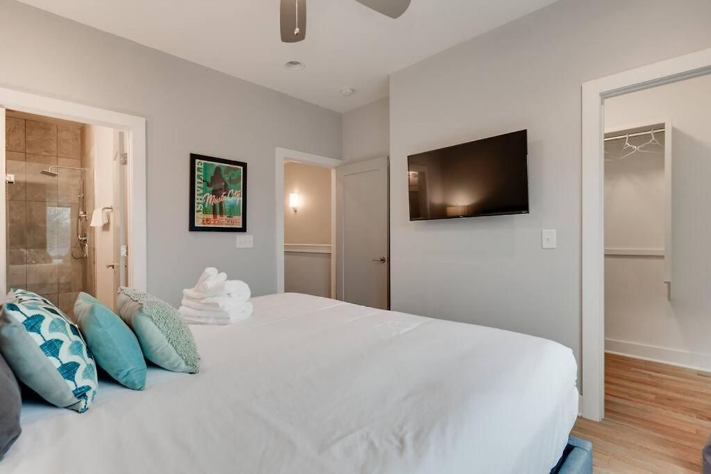 3bd -rooftop Escape- Steps From The Gulch Fun *
