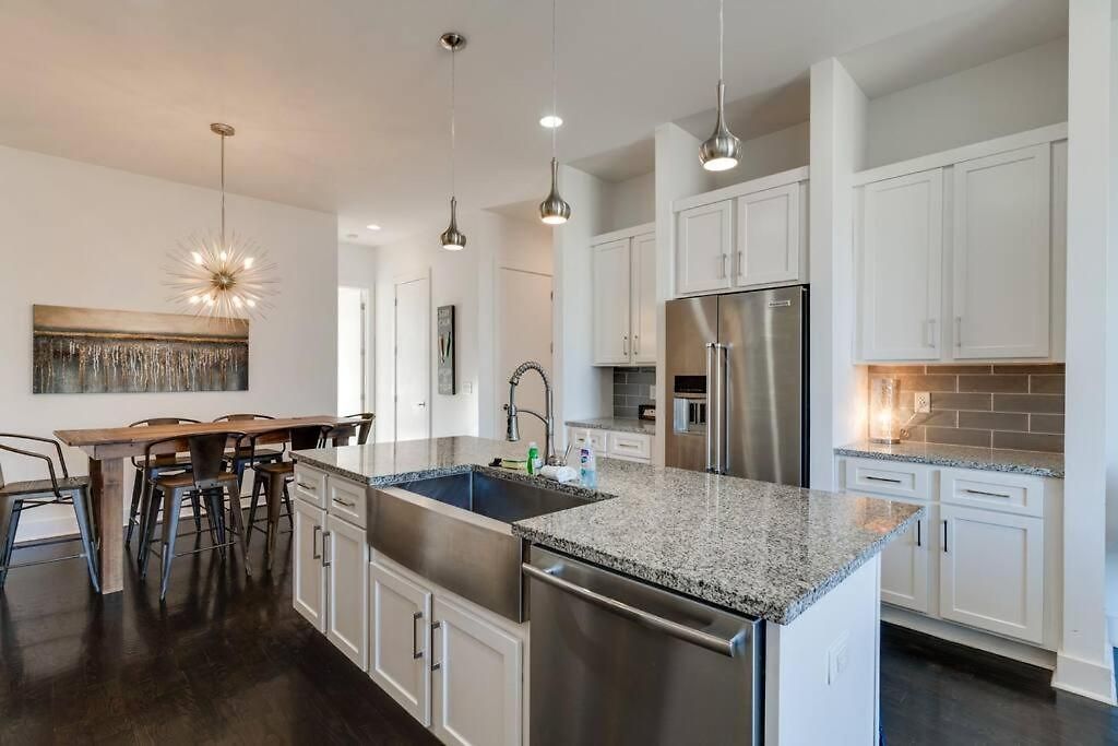 Epic Location- Steps From 12th S, Sleep12 Holiday home Nashville