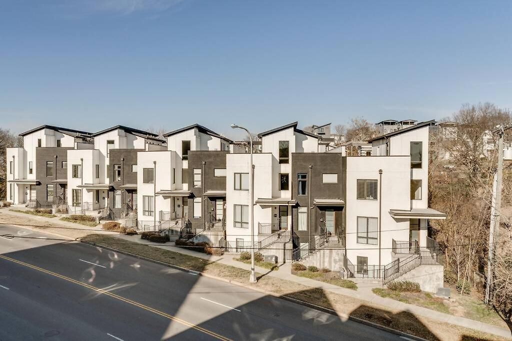 Rooftop Fun, Walk To The Gulch And 12th S Near Broadway Holiday home