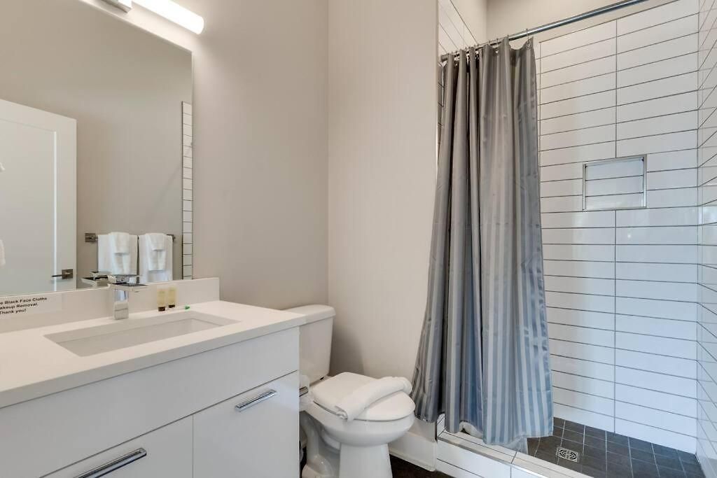 Apartment Spacious 2bd-close To Everything *