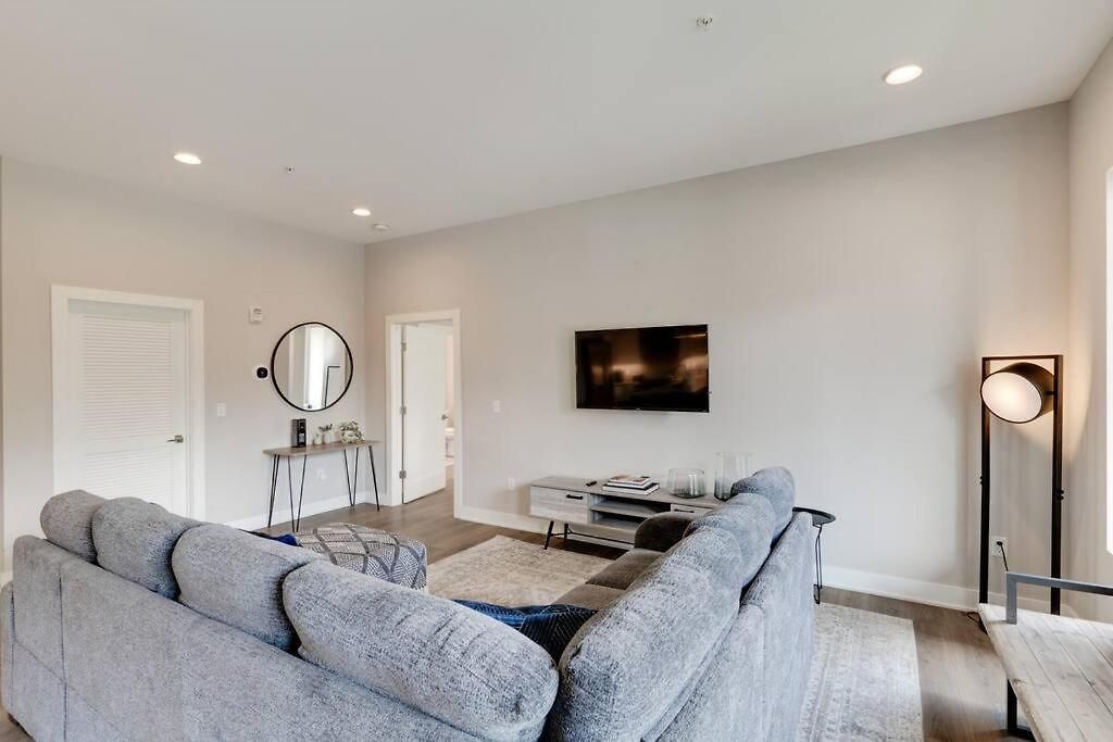 Spacious 2bd-close To Everything Nashville