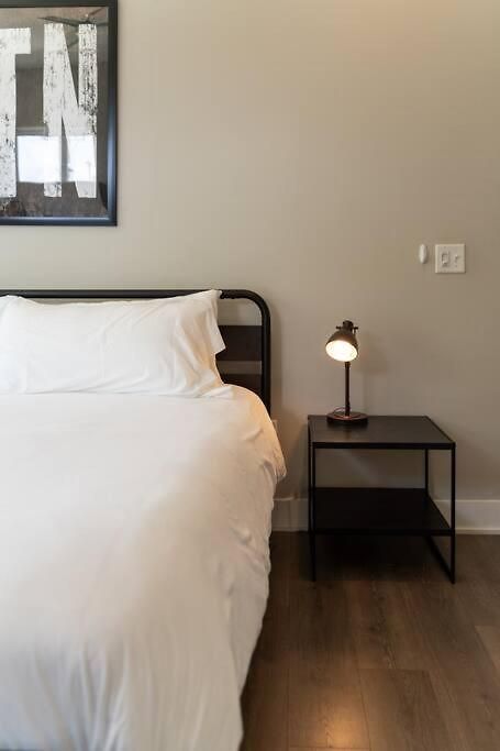 Apartment Spacious 2bd-close To Everything *