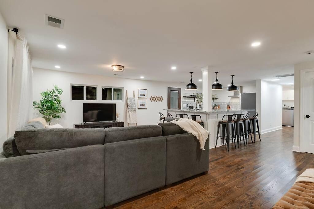 Newly Remodeled! Beautiful 3bd In East Nash! Holiday home