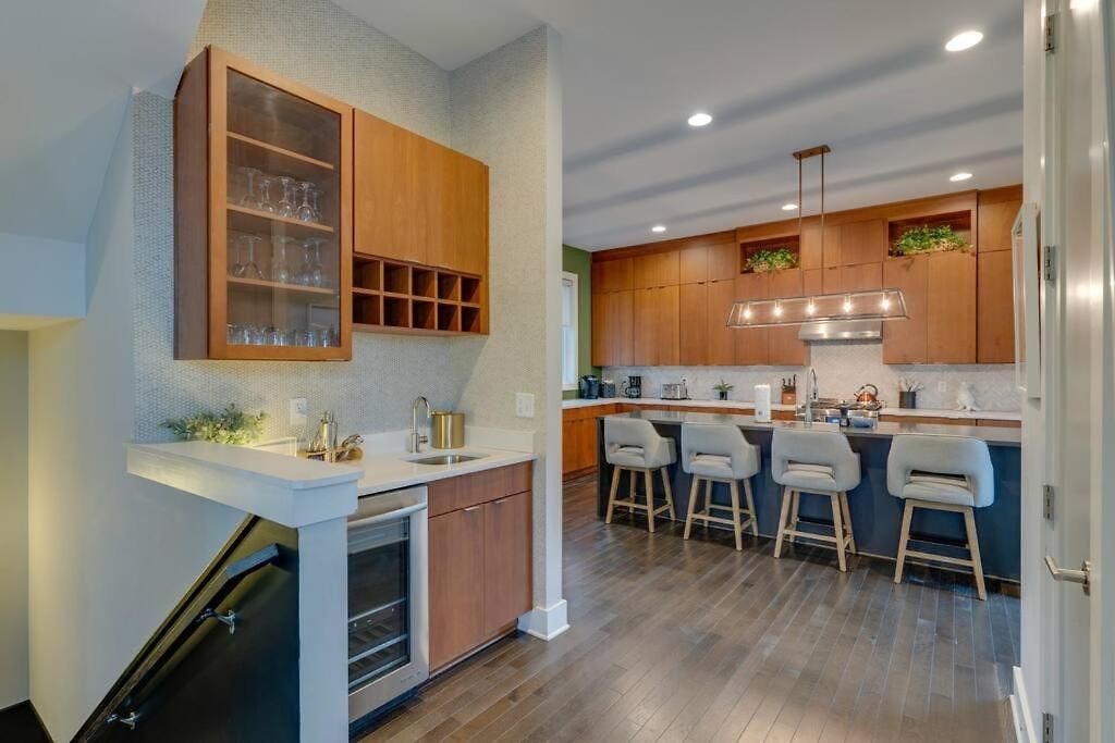 Luxury Townhome! Rooftop-game Room! Near Broadway!