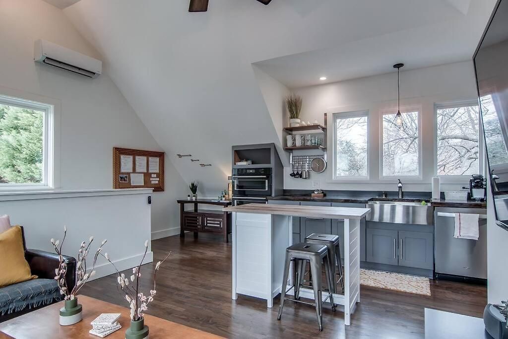 Cozy Loft - Steps To 12th South And Belmont Apartment