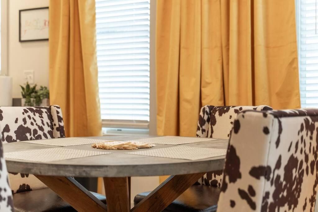Apartment Chic Condo, 2mi To Downtown, Sleeps 8, By Geodis Nashville