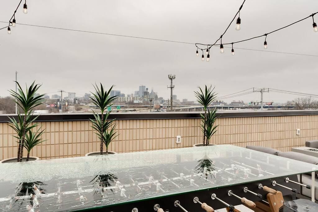 Apartment Luxury Balcony Retreat • Near Broadway Nashville