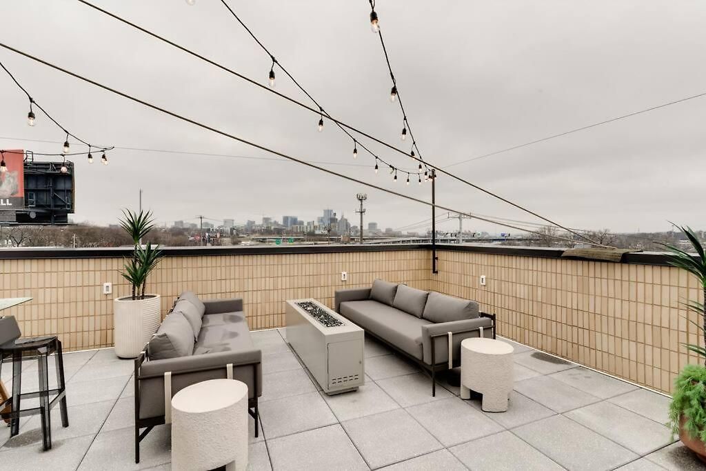 Luxury Balcony Retreat • Near Broadway *
