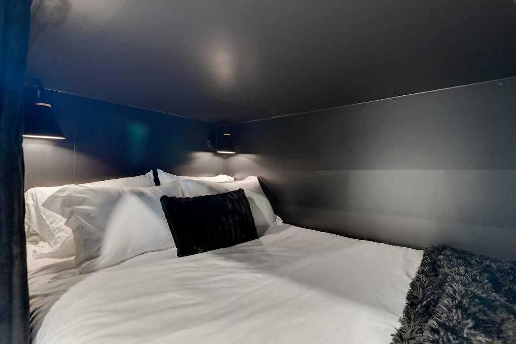 Luxury Balcony Retreat • Near Broadway Apartment